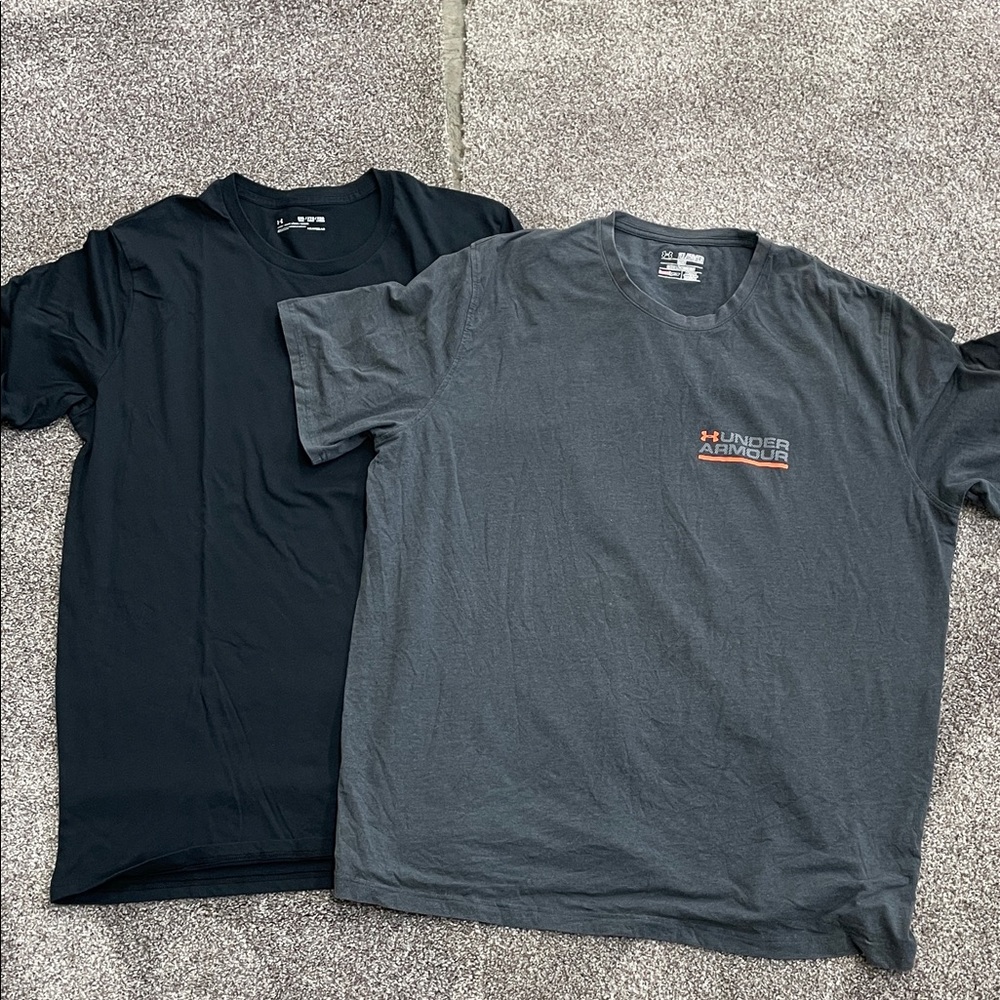 Under Armour Men's Black and Gray Short Sleeve Tees